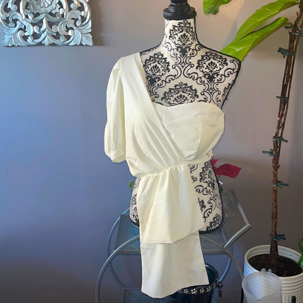 NWT La Ros white half shoulder top